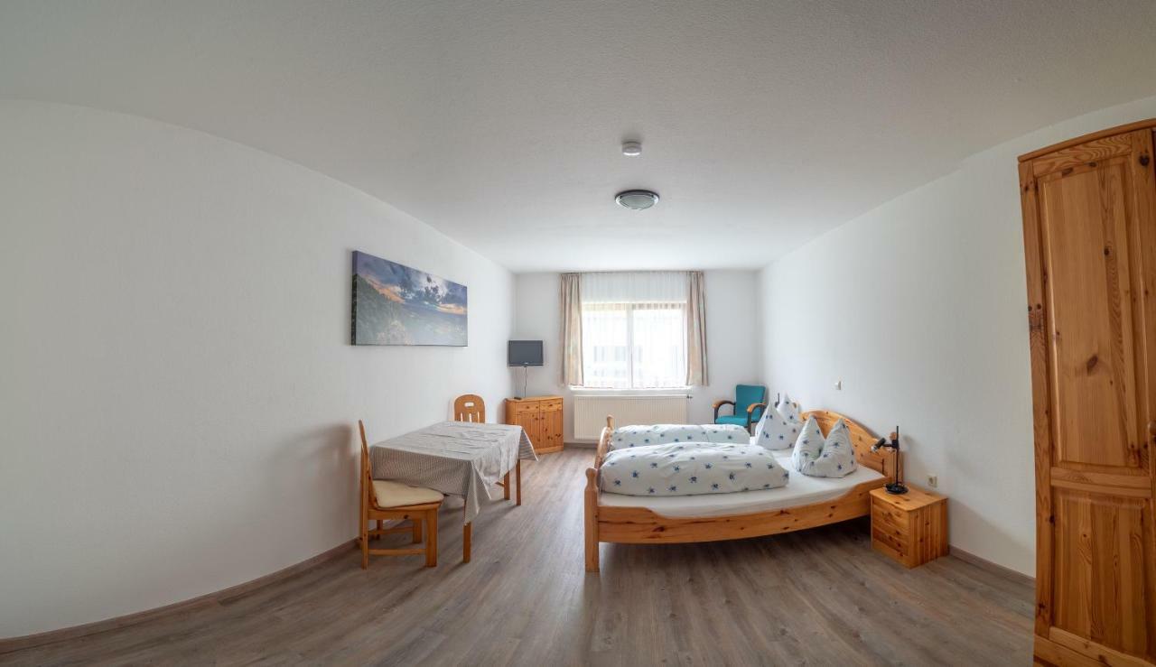 Gaestehaus Marion Dettingen an der Erms Екстериор снимка