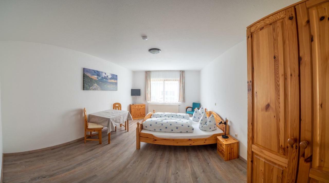 Gaestehaus Marion Dettingen an der Erms Екстериор снимка